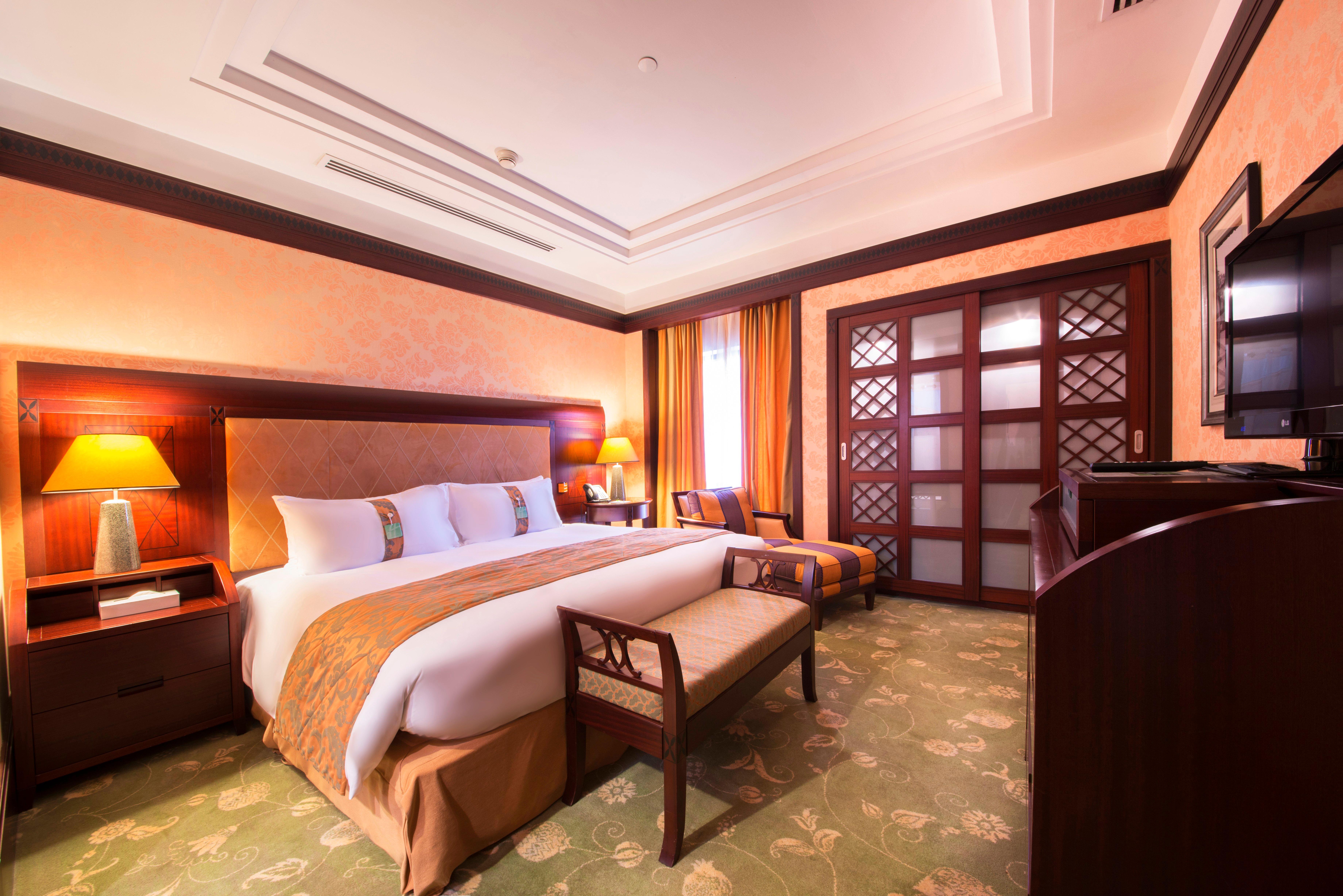 Holiday Inn - Suites Kuwait Salmiya By Ihg Кувейт Экстерьер фото