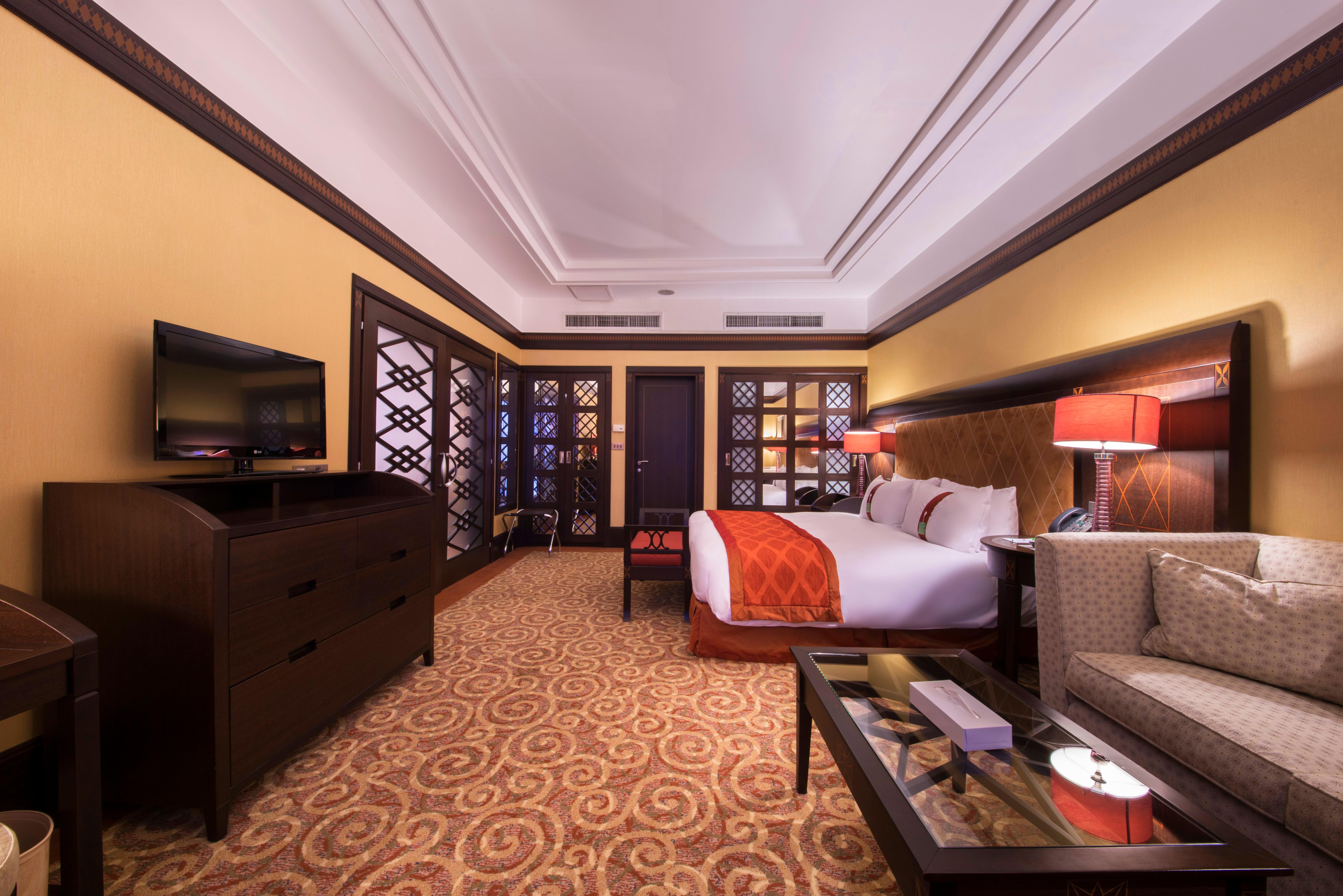 Holiday Inn - Suites Kuwait Salmiya By Ihg Кувейт Экстерьер фото