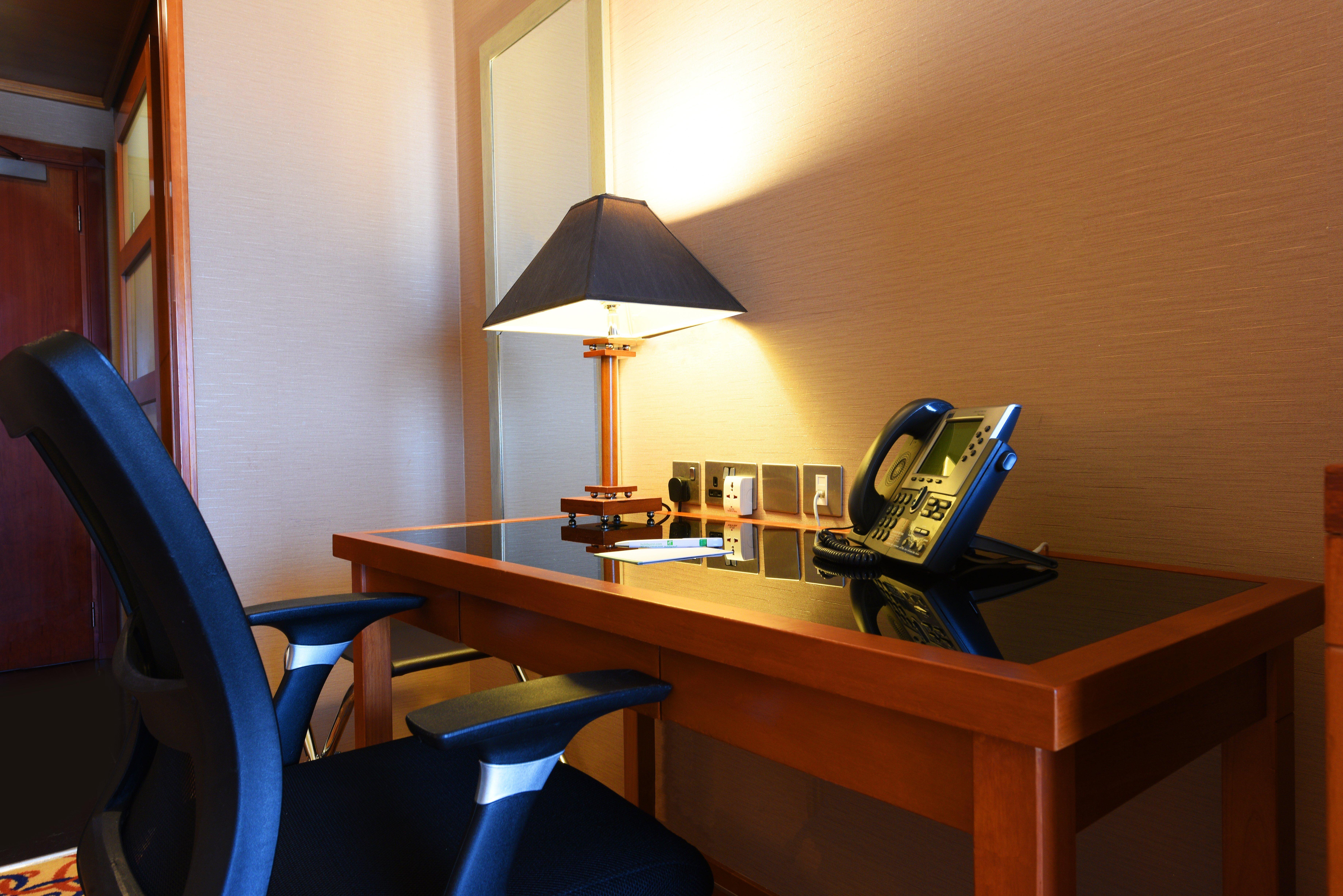 Holiday Inn - Suites Kuwait Salmiya By Ihg Кувейт Экстерьер фото