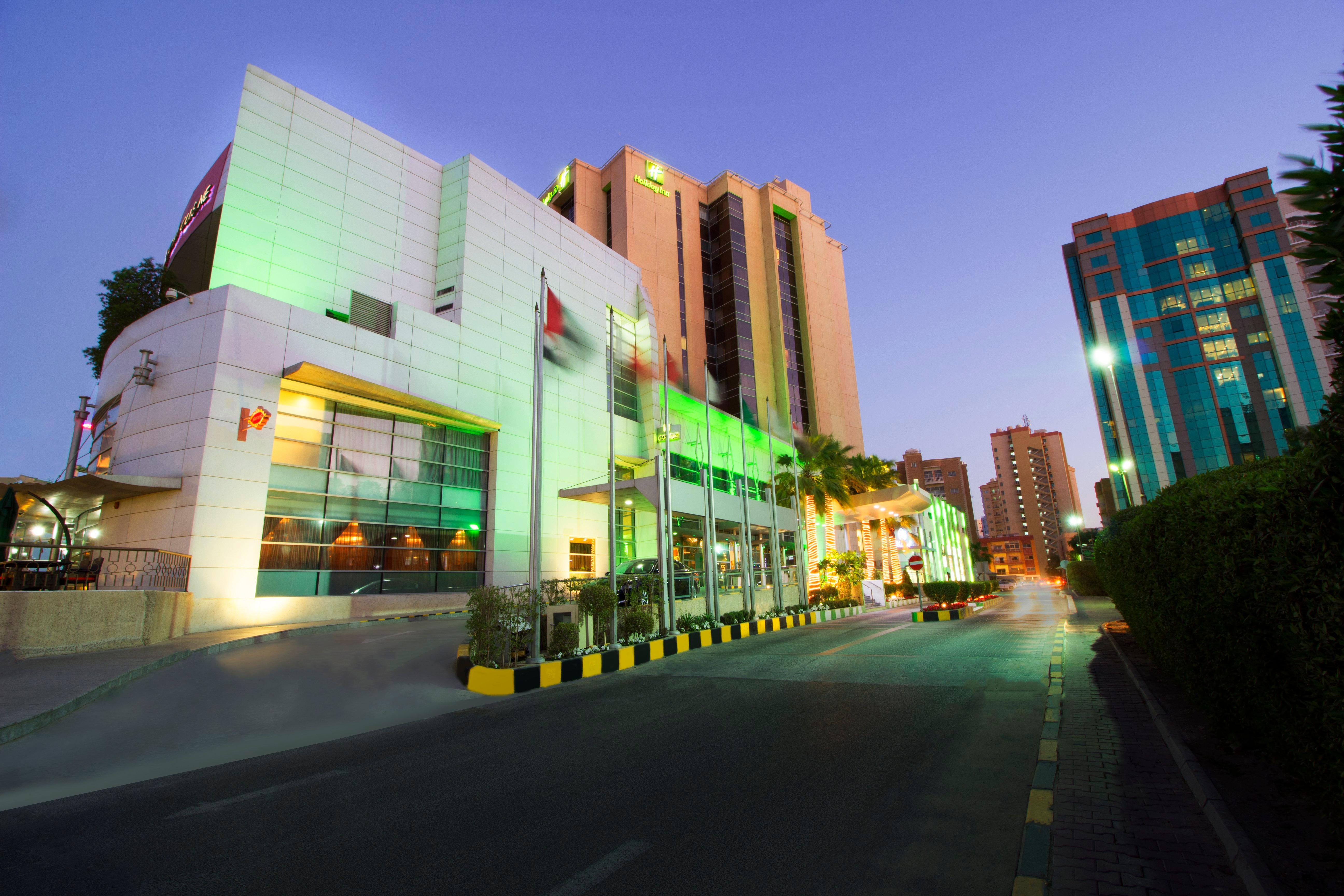 Holiday Inn - Suites Kuwait Salmiya By Ihg Кувейт Экстерьер фото
