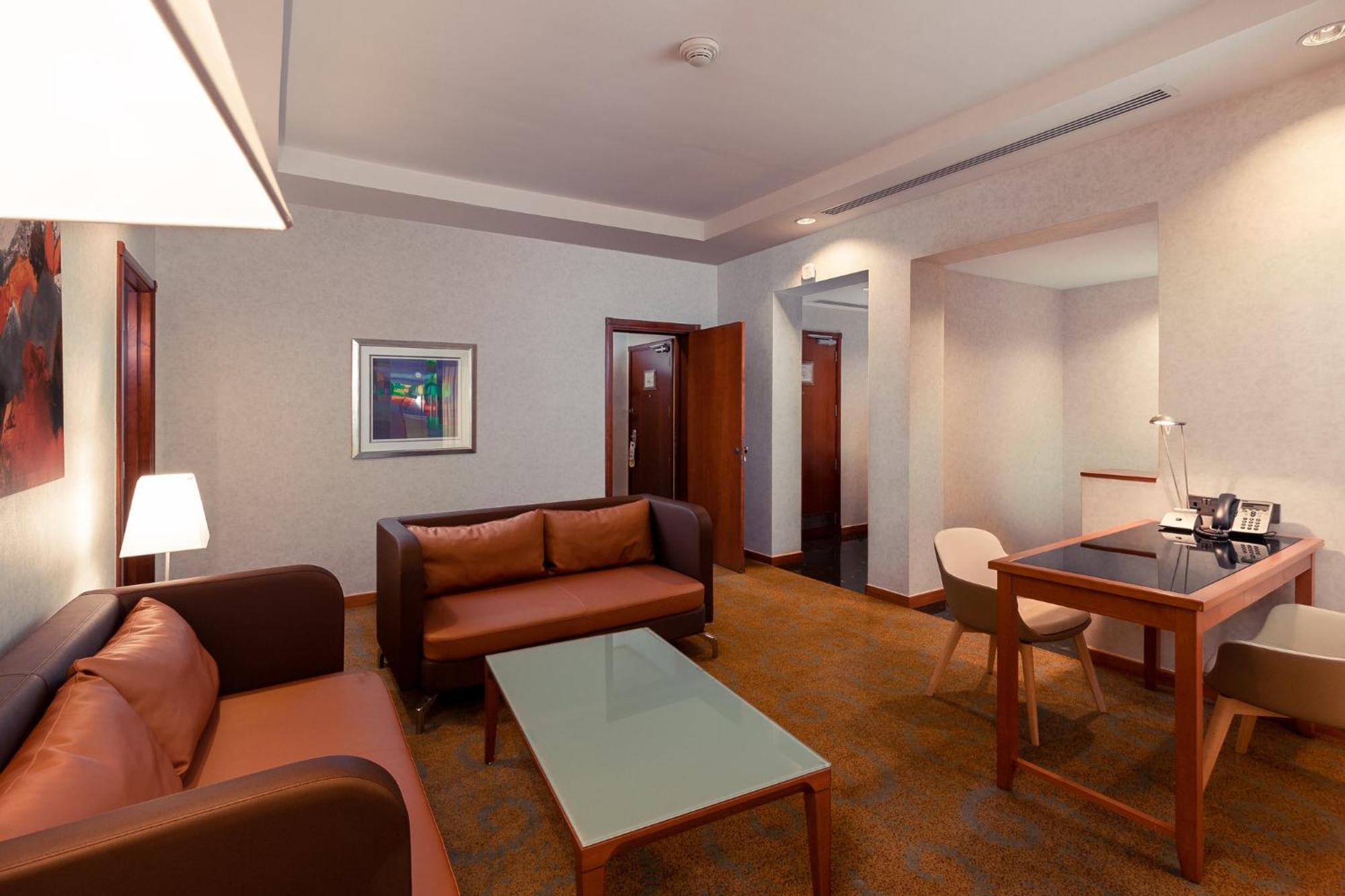 Holiday Inn - Suites Kuwait Salmiya By Ihg Кувейт Экстерьер фото