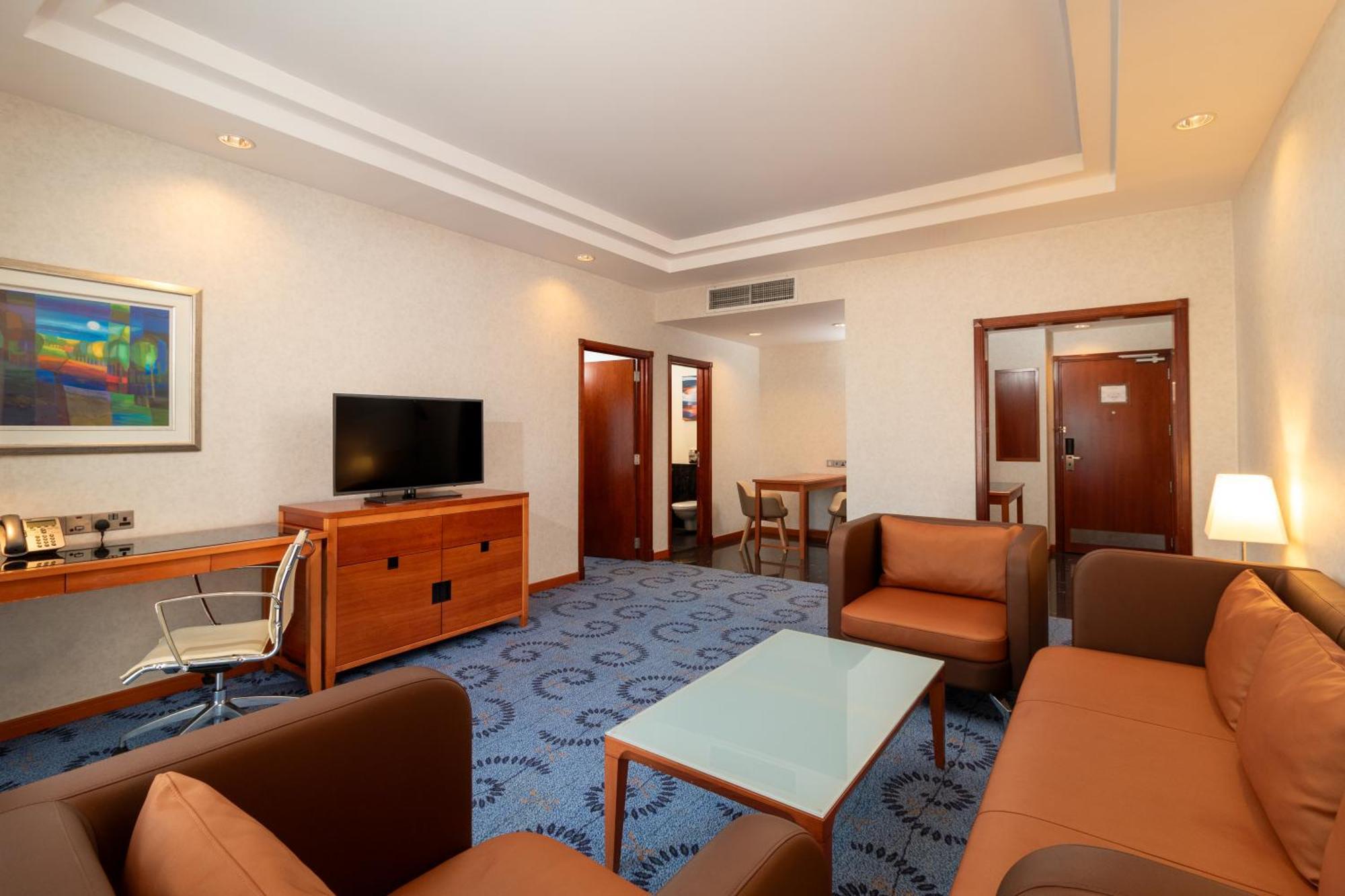 Holiday Inn - Suites Kuwait Salmiya By Ihg Кувейт Экстерьер фото